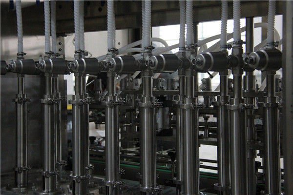 Лінійна машина для рідкого наливання соусу з капсікумом