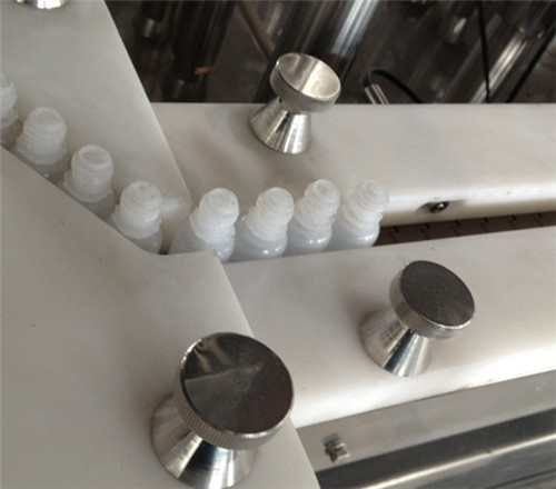 притискний пристрій пляшки